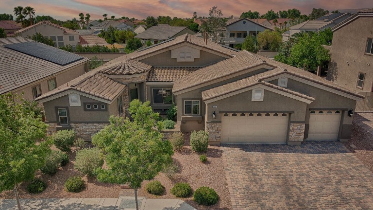 Beautiful Single Story Home in Gated Com