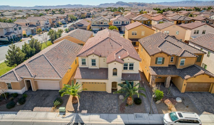 Resort Living Home in Rhodes Ranch  | Ryan Zhu The Zhu Realty Group LLC